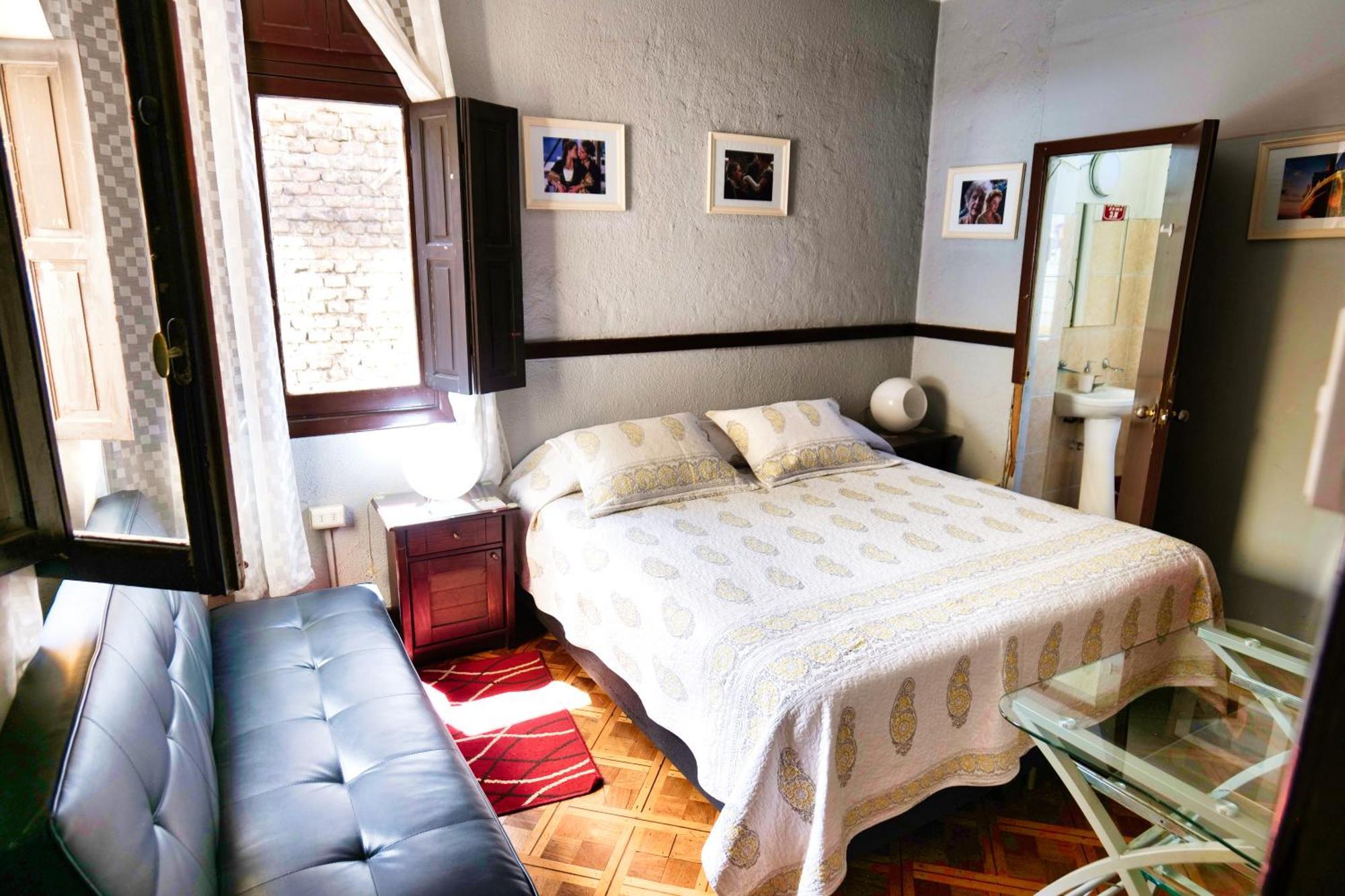 Hostal Boonen Santiago Exterior photo